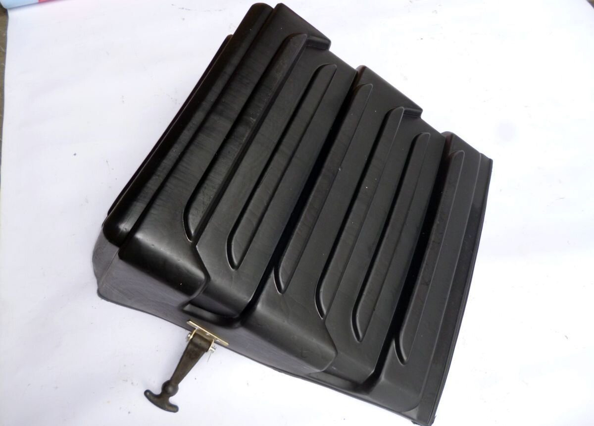 Крышка АКБ Евро (пластмассовая) "master-plast" - Аккумулятор для Грузовиков: фото 1 Крышка АКБ Евро (пластмассовая) "master-plast" - Аккумулятор для Грузовиков: фото 1