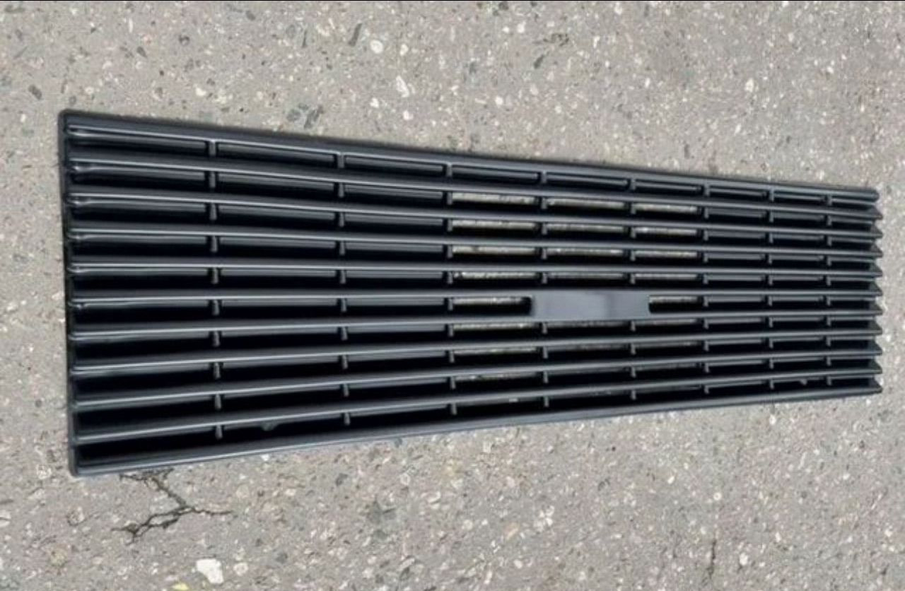 Пластик Облицовка радиатора маз-64229 (абс пластик) реше - Капот для Грузовиков: фото 1 Пластик Облицовка радиатора маз-64229 (абс пластик) реше - Капот для Грузовиков: фото 1