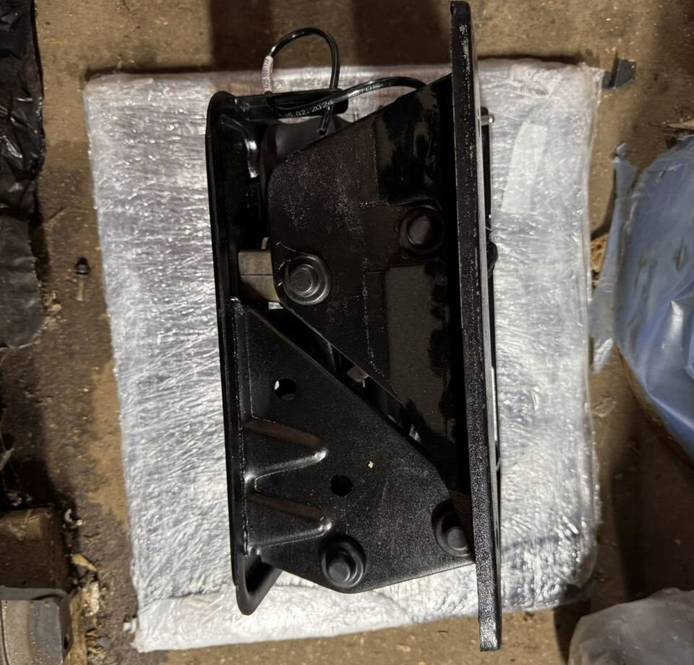 Подставка маз под сиденье водителя (без сиденья) - Сиденье для Грузовиков: фото 3 Подставка маз под сиденье водителя (без сиденья) - Сиденье для Грузовиков: фото 3