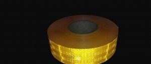 Полоса светоотражающая самоклеющая желтая фирма 3М - Свет/ Освещение для Грузовиков: фото 1 Полоса светоотражающая самоклеющая желтая фирма 3М - Свет/ Освещение для Грузовиков: фото 1