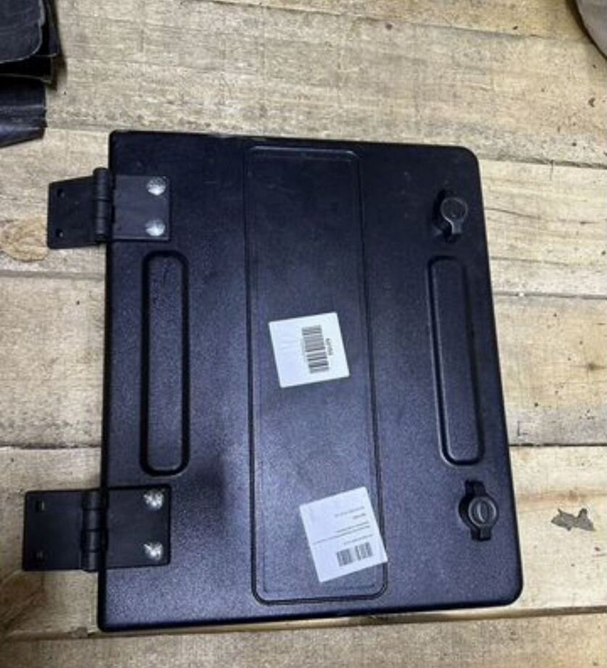 Риат Дверь ящика инструментального камаз-6520 - Дверь и запчасти для Грузовиков: фото 1 Риат Дверь ящика инструментального камаз-6520 - Дверь и запчасти для Грузовиков: фото 1