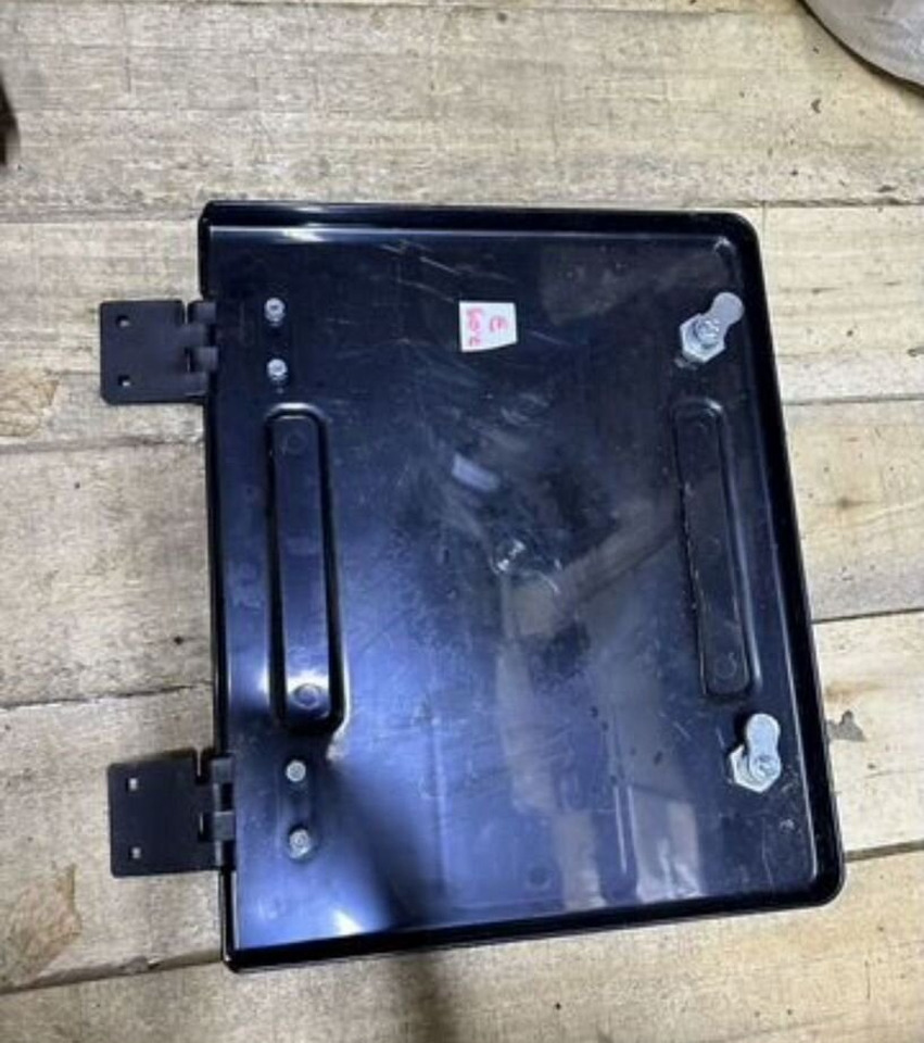 Риат Дверь ящика инструментального камаз-6520 - Дверь и запчасти для Грузовиков: фото 2 Риат Дверь ящика инструментального камаз-6520 - Дверь и запчасти для Грузовиков: фото 2