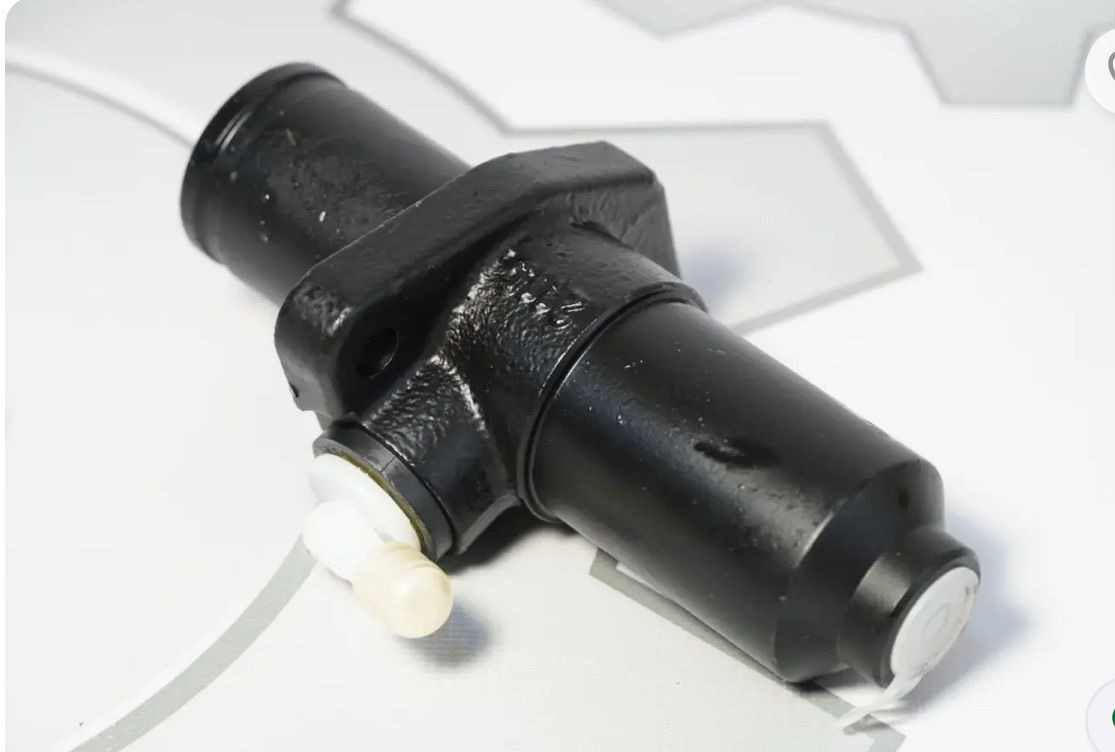 СпецМаш Цилиндр подпедальный сцепления маз (без штока) - Сцепление и запчасти для Грузовиков: фото 1 СпецМаш Цилиндр подпедальный сцепления маз (без штока) - Сцепление и запчасти для Грузовиков: фото 1