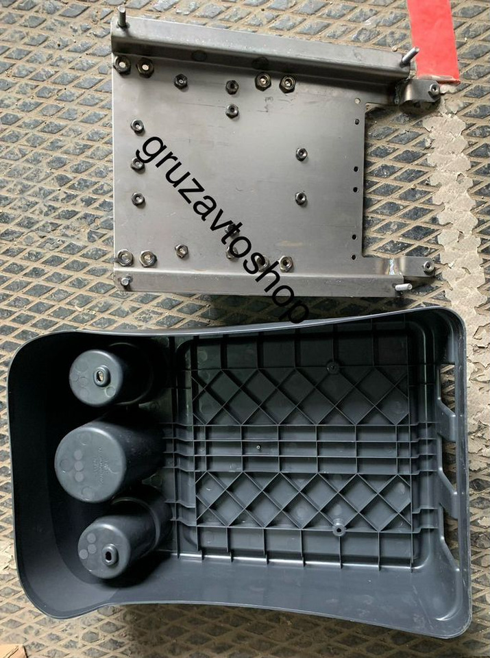 Стол-ящик кама3 с подстаканниками и с кронштейн - Кабина и интерьер для Грузовиков: фото 1 Стол-ящик кама3 с подстаканниками и с кронштейн - Кабина и интерьер для Грузовиков: фото 1