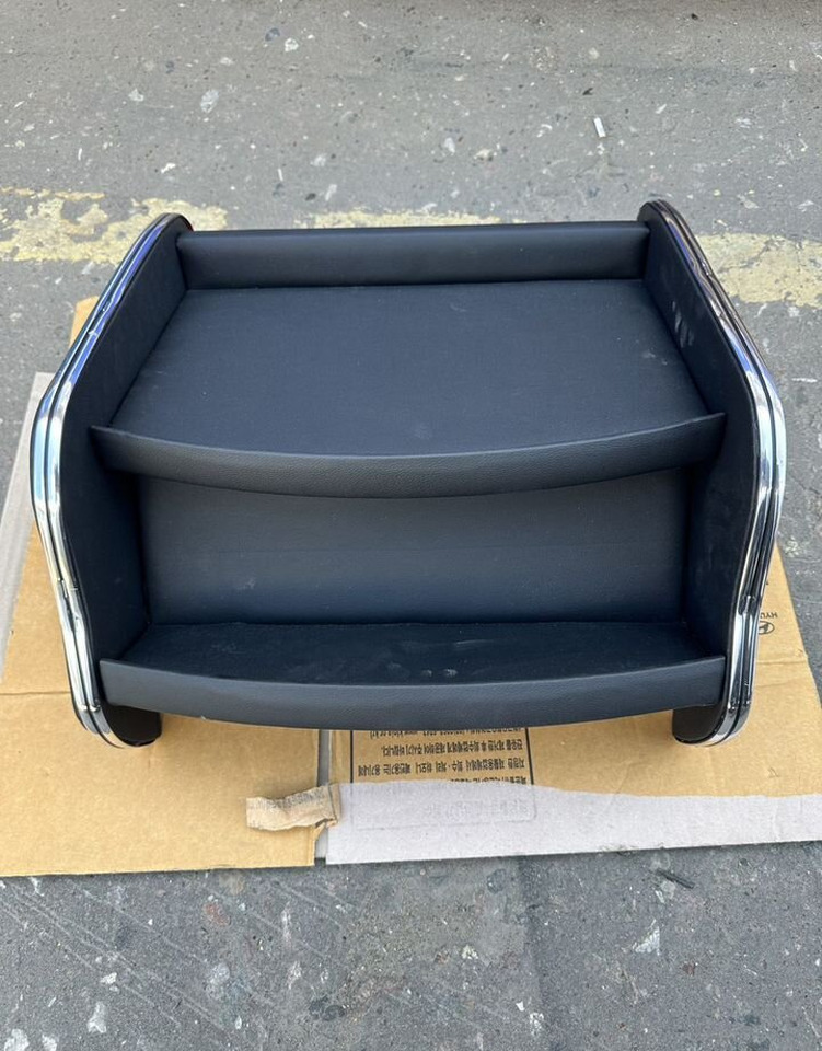 Столик в кабину маз 64221 малый с дополнительной - Кабина и интерьер для Грузовиков: фото 4 Столик в кабину маз 64221 малый с дополнительной - Кабина и интерьер для Грузовиков: фото 4