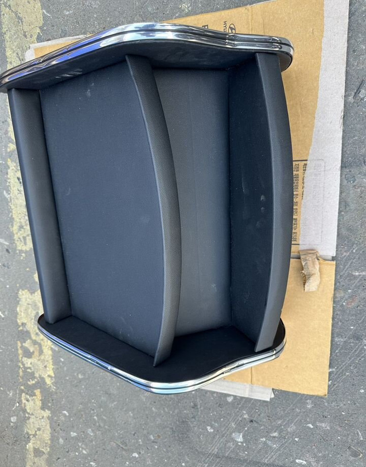 Столик в кабину маз 64221 малый с дополнительной - Кабина и интерьер для Грузовиков: фото 3 Столик в кабину маз 64221 малый с дополнительной - Кабина и интерьер для Грузовиков: фото 3