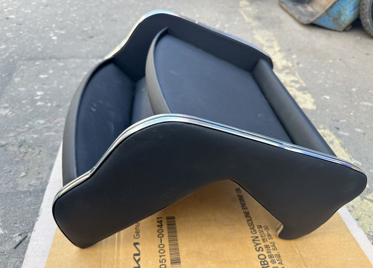 Столик в кабину маз 64221 малый с дополнительной - Кабина и интерьер для Грузовиков: фото 1 Столик в кабину маз 64221 малый с дополнительной - Кабина и интерьер для Грузовиков: фото 1