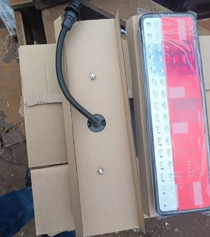 ТехАвтоСвет Фонарь задний евро правый+левый 12/24V, LED - Задний фонарь для Грузовиков: фото 2 ТехАвтоСвет Фонарь задний евро правый+левый 12/24V, LED - Задний фонарь для Грузовиков: фото 2