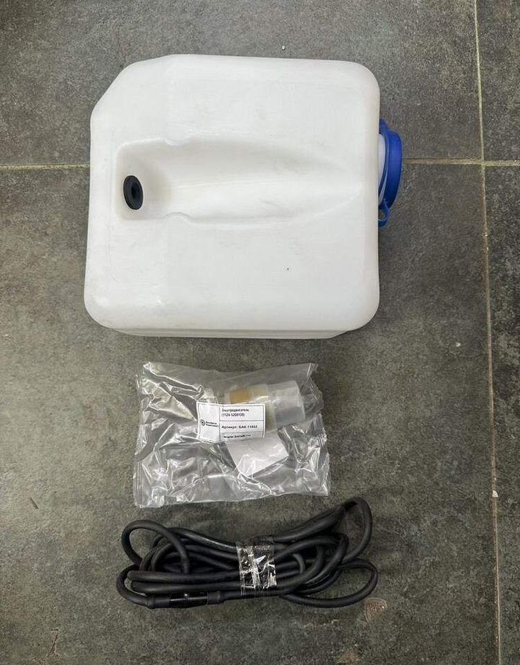 Технопласт Бачок омывателя 2.5 л. в сборе с насосом+трубки - Кузов и экстерьер для Грузовиков: фото 2 Технопласт Бачок омывателя 2.5 л. в сборе с насосом+трубки - Кузов и экстерьер для Грузовиков: фото 2