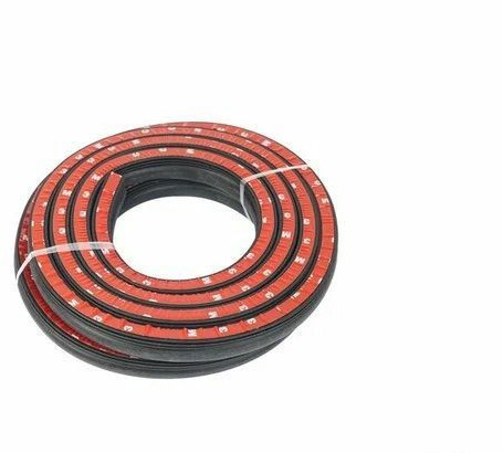 Уплотнитель двери камаз губчатый(с клеевой лентой) - Дверь и запчасти для Грузовиков: фото 1 Уплотнитель двери камаз губчатый(с клеевой лентой) - Дверь и запчасти для Грузовиков: фото 1