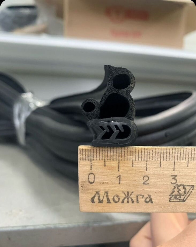 Уплотнитель проема двери (L3870мм) 2 штук / брт - Дверь и запчасти для Грузовиков: фото 5 Уплотнитель проема двери (L3870мм) 2 штук / брт - Дверь и запчасти для Грузовиков: фото 5