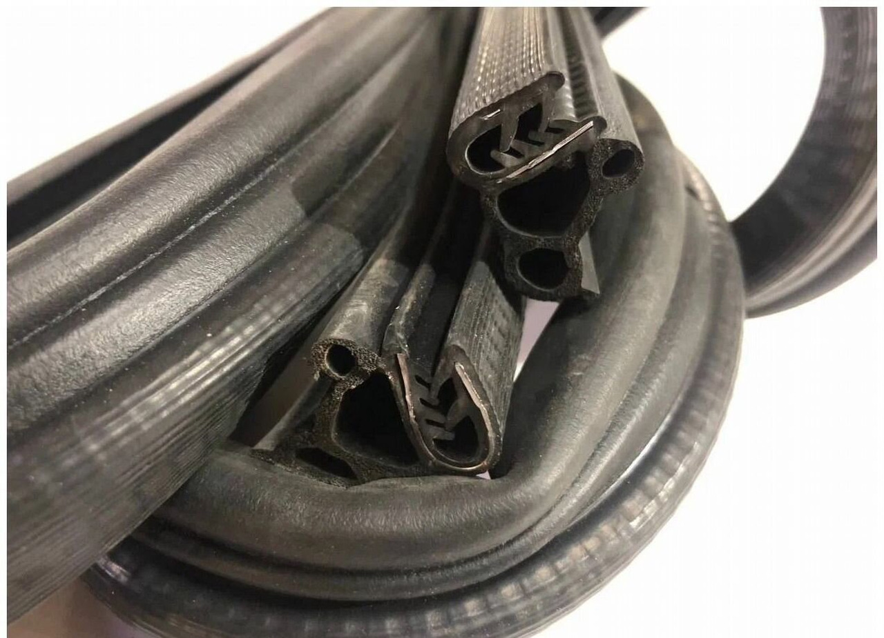 Уплотнитель проема двери камаз маз L-3950 (2.шт) - Дверь и запчасти для Грузовиков: фото 1 Уплотнитель проема двери камаз маз L-3950 (2.шт) - Дверь и запчасти для Грузовиков: фото 1