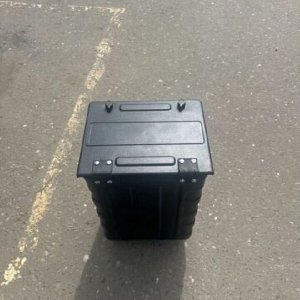 Ящик инструментальный камаз-6520 в сборе - Универсальная запчасть для Грузовиков: фото 1 Ящик инструментальный камаз-6520 в сборе - Универсальная запчасть для Грузовиков: фото 1