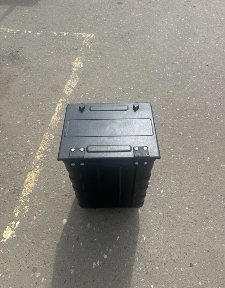 Ящик инструментальный пластик камаз В сборе - Универсальная запчасть для Грузовиков: фото 3 Ящик инструментальный пластик камаз В сборе - Универсальная запчасть для Грузовиков: фото 3