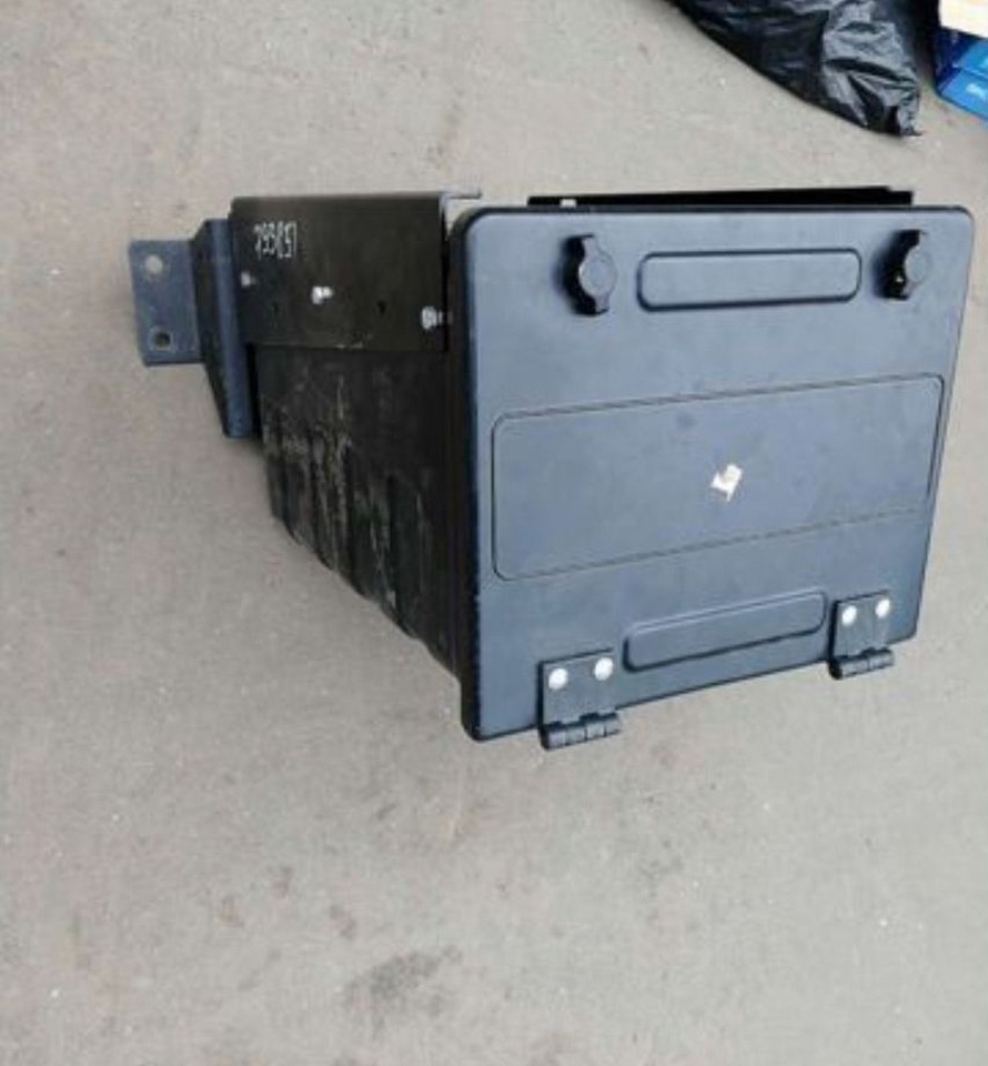 Ящик инструментальный пластик камаз В сборе - Универсальная запчасть для Грузовиков: фото 1 Ящик инструментальный пластик камаз В сборе - Универсальная запчасть для Грузовиков: фото 1