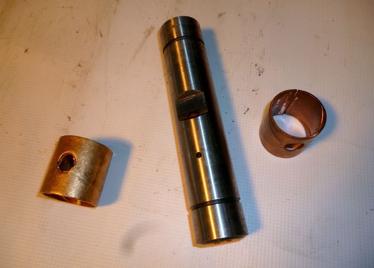 ZIL Шкворень зил-бычок со втулками (D-30мм) - Подвеска для Грузовиков: фото 1 ZIL Шкворень зил-бычок со втулками (D-30мм) - Подвеска для Грузовиков: фото 1