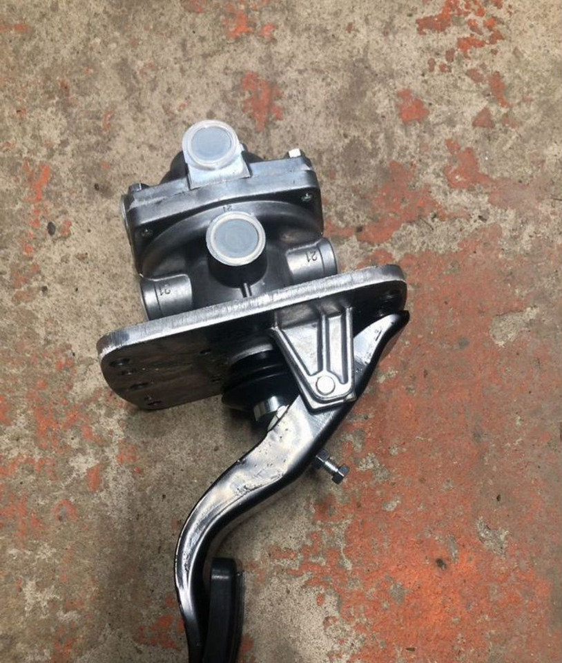 ZTD Кран тормозной подпедальный камаз нового образца - Тормозной клапан для Грузовиков: фото 1