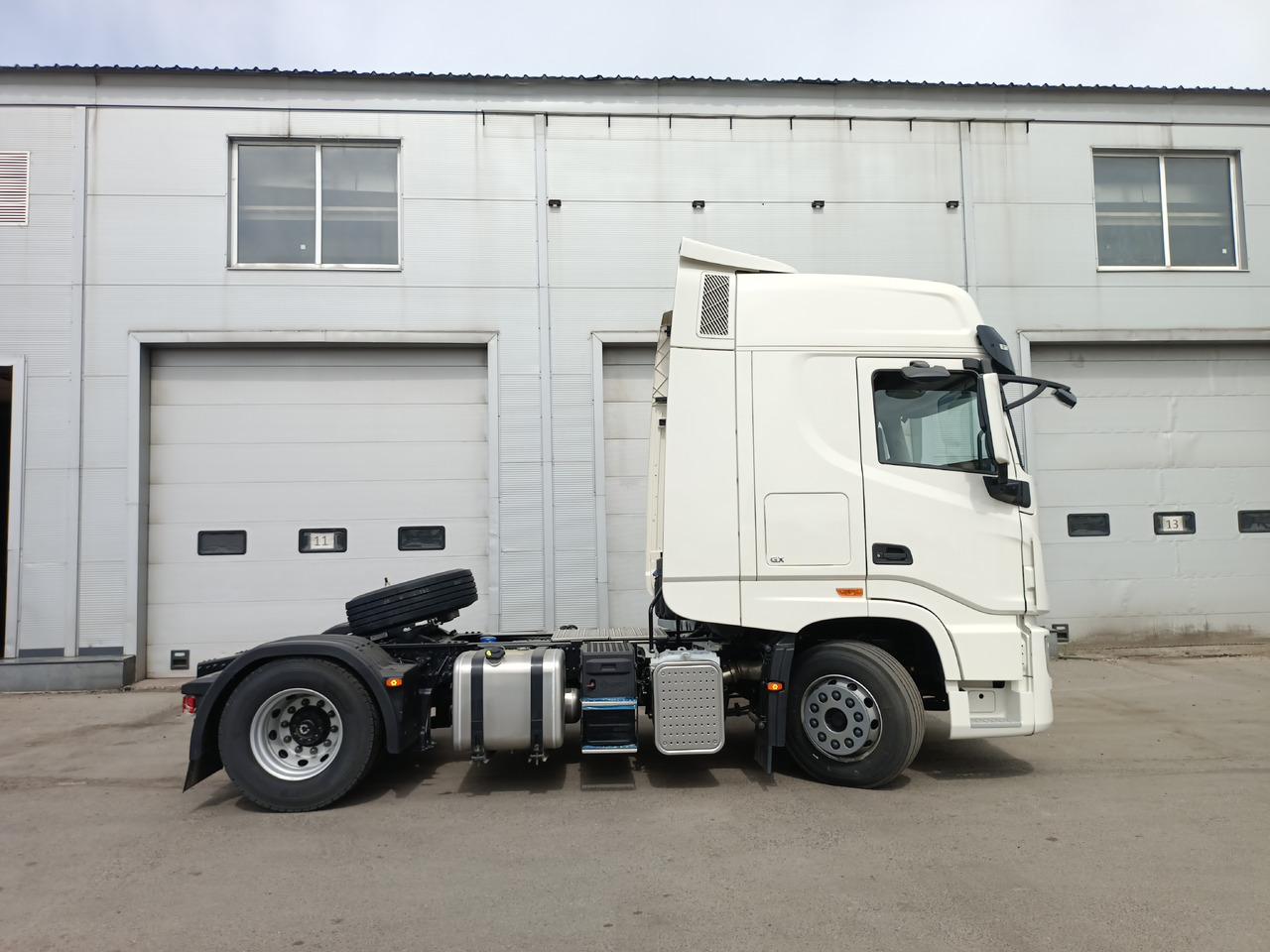 DONGFENG GX DFH 4180 4x2 - Тягач: фото 3 DONGFENG GX DFH 4180 4x2 - Тягач: фото 3