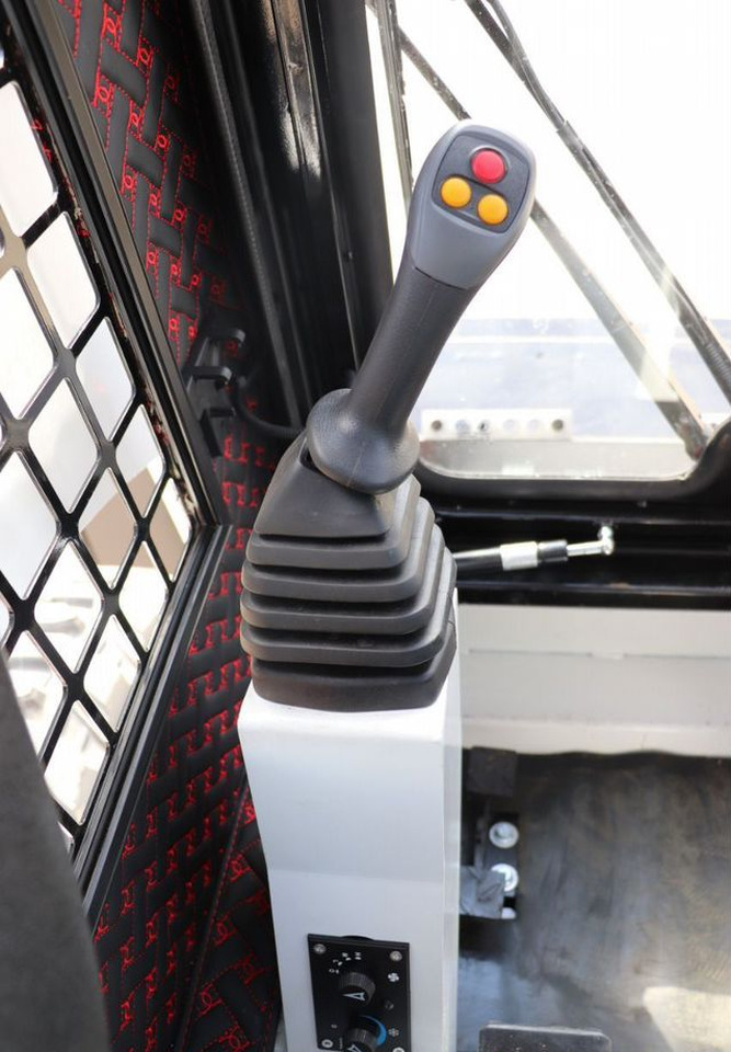 Новый Мини-погрузчик с бортовым поворотом Leist Gross VTG1200: фото 11