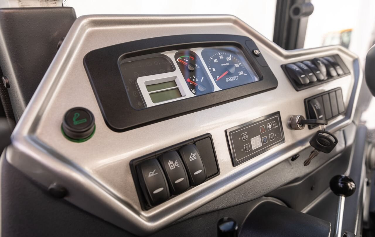 Новый Экскаватор-погрузчик MST M542 S: фото 12 Новый Экскаватор-погрузчик MST M542 S: фото 12