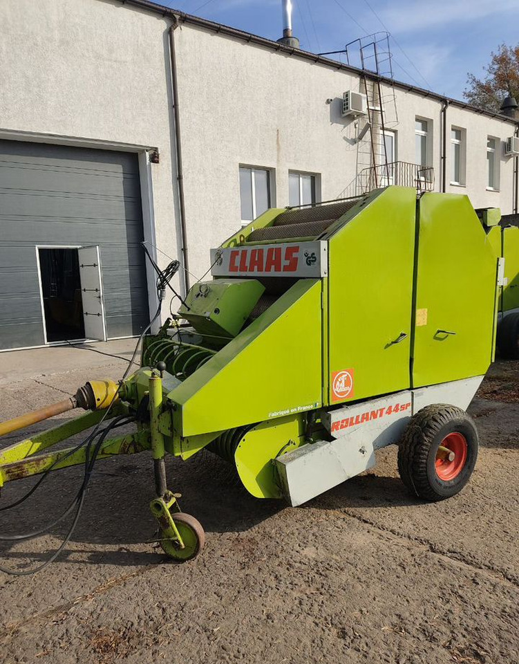 Claas Rollant 44 - Пресс-подборщик рулонный: фото 1 Claas Rollant 44 - Пресс-подборщик рулонный: фото 1