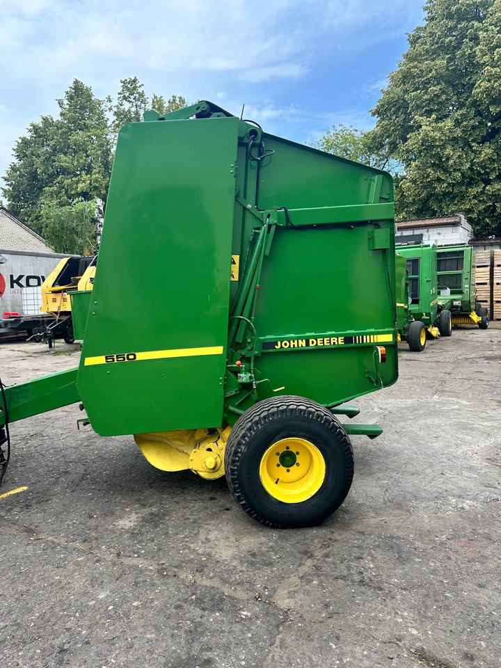 JOHN DEERE 550 - Пресс-подборщик рулонный: фото 2 JOHN DEERE 550 - Пресс-подборщик рулонный: фото 2
