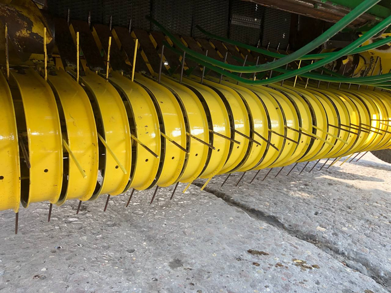 JOHN DEERE 590 - Пресс-подборщик рулонный: фото 5 JOHN DEERE 590 - Пресс-подборщик рулонный: фото 5