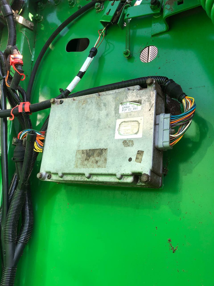 Пресс-подборщик рулонный JOHN DEERE 590: фото 15