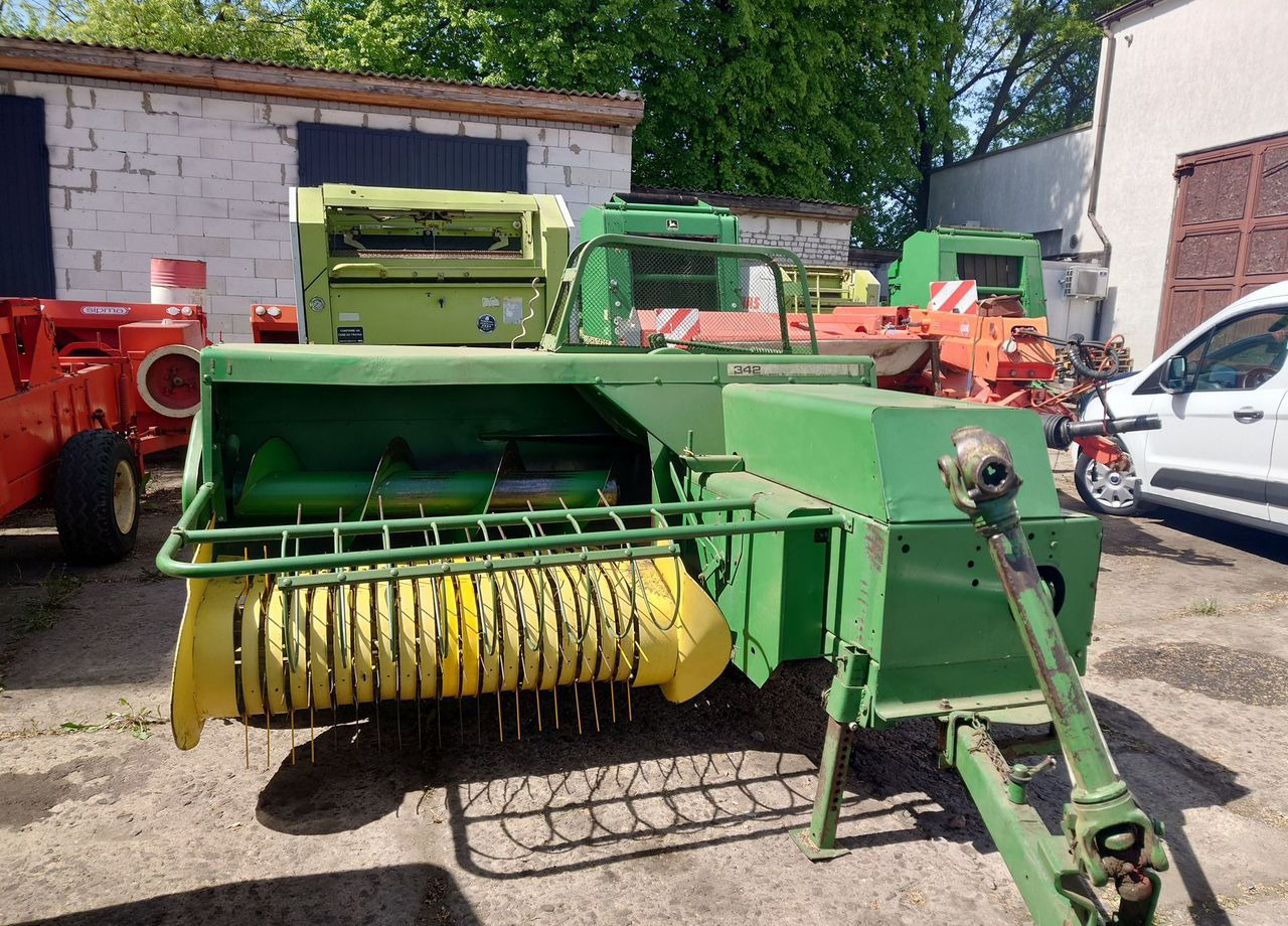 John Deere 342 - Пресс-подборщик тюковый: фото 1 John Deere 342 - Пресс-подборщик тюковый: фото 1