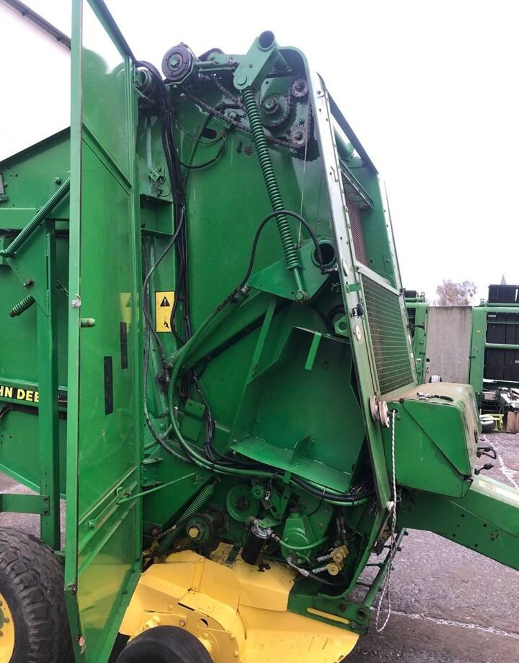 John Deere 550 - Пресс-подборщик рулонный: фото 1 John Deere 550 - Пресс-подборщик рулонный: фото 1