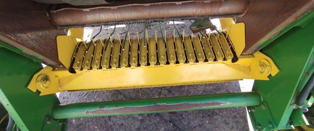 Пресс-подборщик рулонный John Deere 550: фото 11