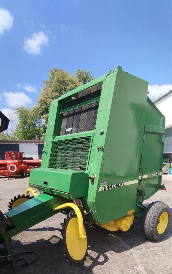John Deere 550 - Пресс-подборщик рулонный: фото 1 John Deere 550 - Пресс-подборщик рулонный: фото 1