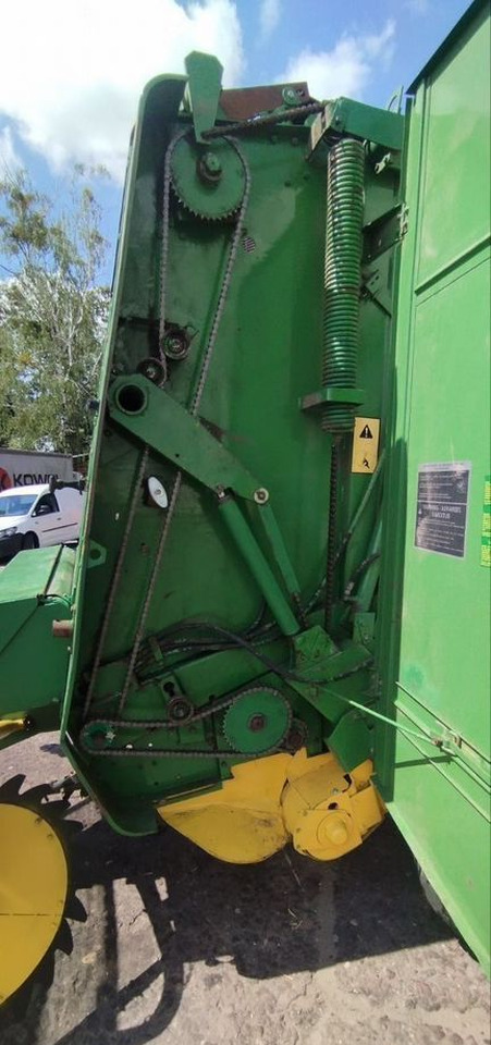 Пресс-подборщик рулонный John Deere 550: фото 10