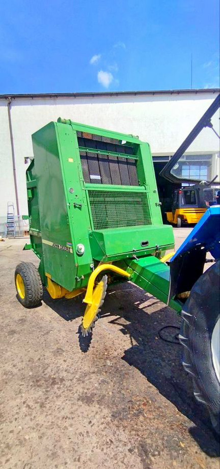 John Deere 550 - Пресс-подборщик рулонный: фото 1 John Deere 550 - Пресс-подборщик рулонный: фото 1