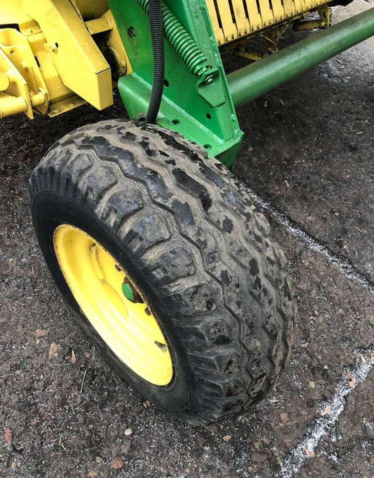Пресс-подборщик рулонный John Deere 550: фото 16