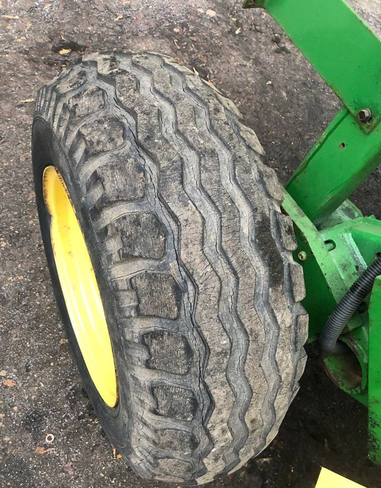 Пресс-подборщик рулонный John Deere 550: фото 17