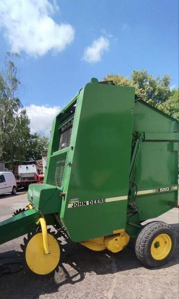 John Deere 550 - Пресс-подборщик рулонный: фото 1 John Deere 550 - Пресс-подборщик рулонный: фото 1