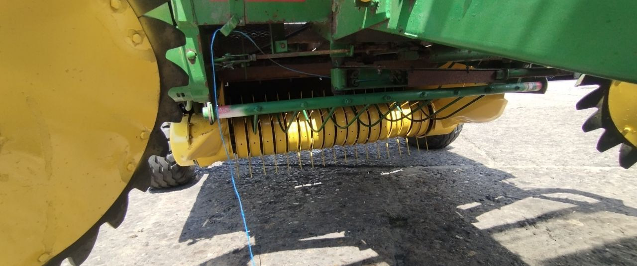 Пресс-подборщик рулонный John Deere 550: фото 9