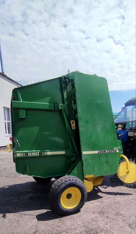 John Deere 550 - Пресс-подборщик рулонный: фото 2 John Deere 550 - Пресс-подборщик рулонный: фото 2