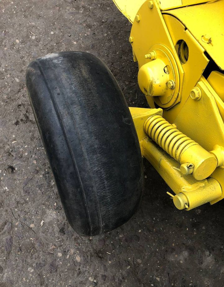 Пресс-подборщик рулонный John Deere 580: фото 11