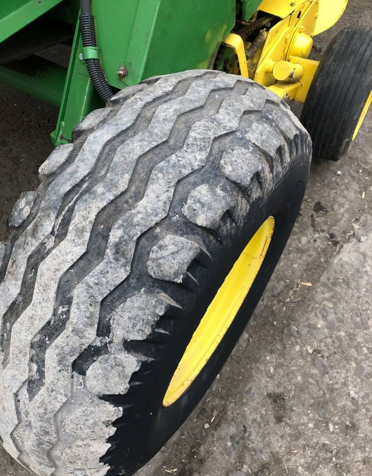 Пресс-подборщик рулонный John Deere 580: фото 9