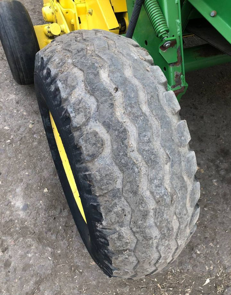 Пресс-подборщик рулонный John Deere 580: фото 12