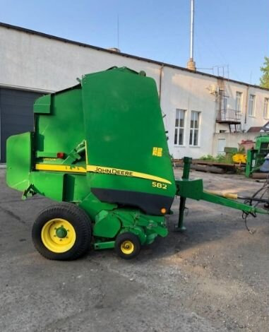 John Deere 582 - Пресс-подборщик рулонный: фото 1 John Deere 582 - Пресс-подборщик рулонный: фото 1