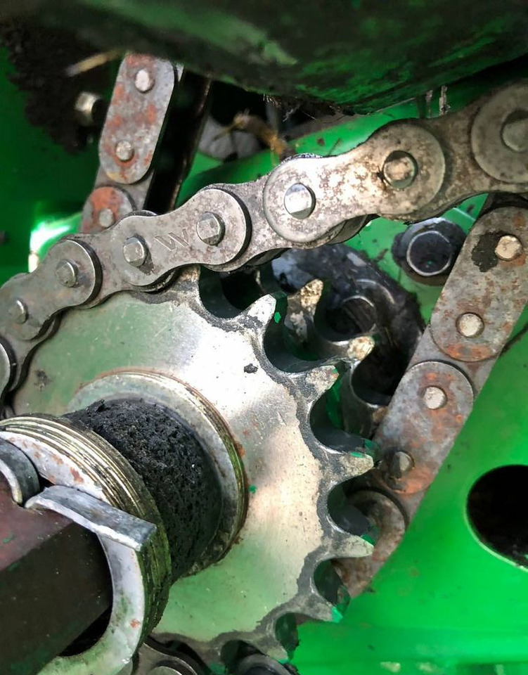 Пресс-подборщик рулонный John Deere 582: фото 13