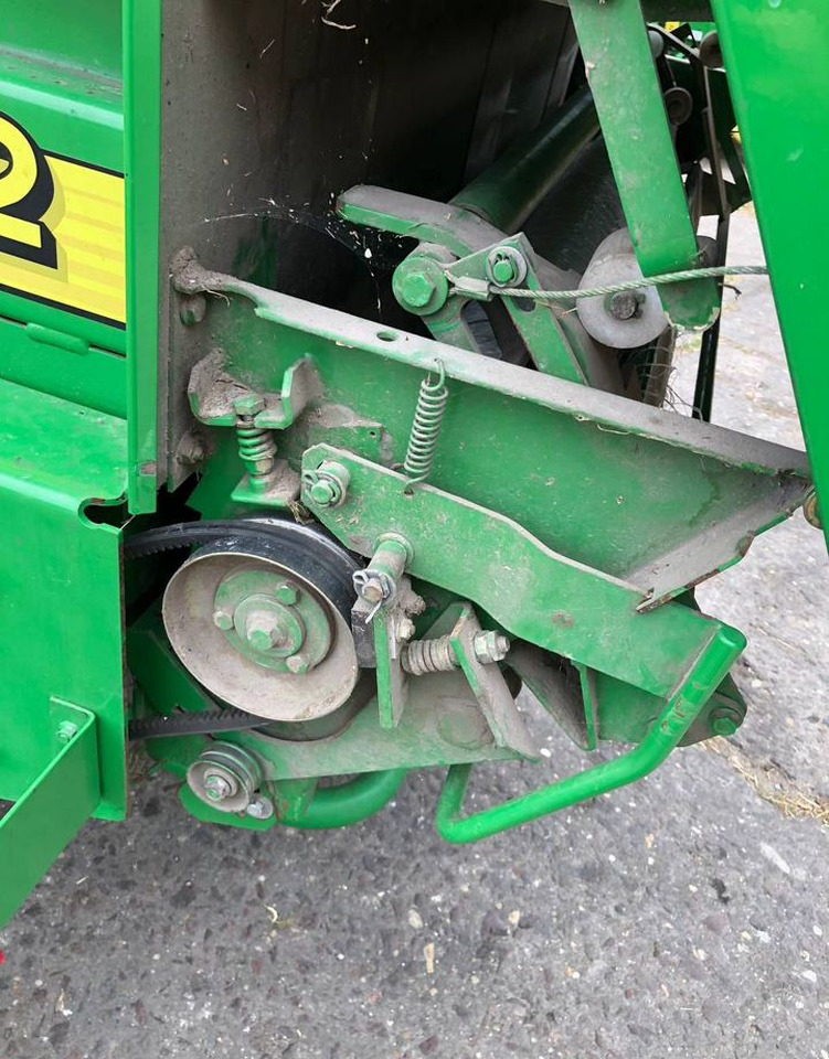 Пресс-подборщик рулонный John Deere 582: фото 13