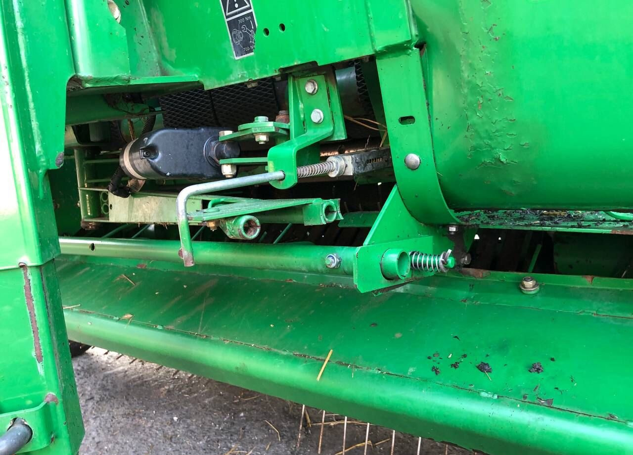 Пресс-подборщик рулонный John Deere 582: фото 8