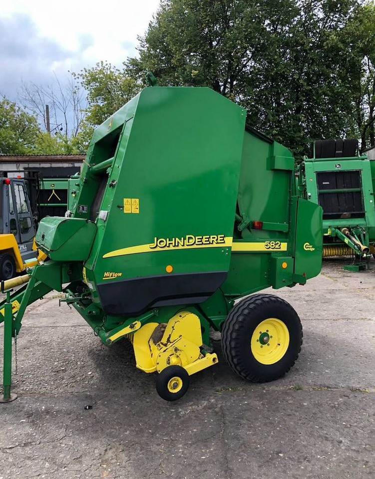 John Deere 582 - Пресс-подборщик рулонный: фото 1 John Deere 582 - Пресс-подборщик рулонный: фото 1