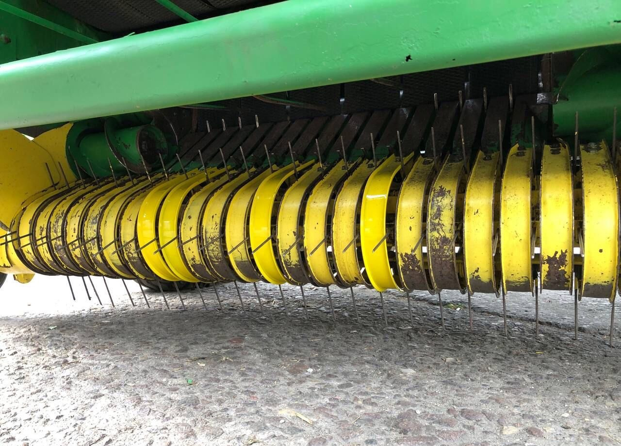 Пресс-подборщик рулонный John Deere 582: фото 17