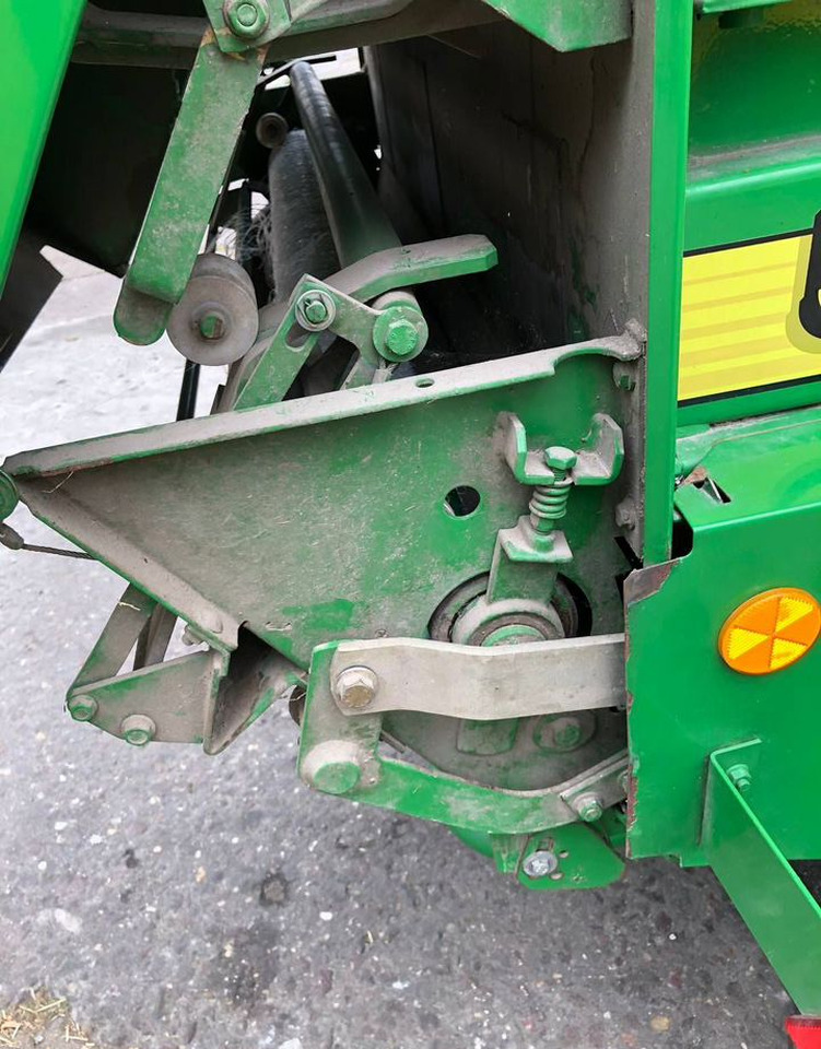 Пресс-подборщик рулонный John Deere 582: фото 19