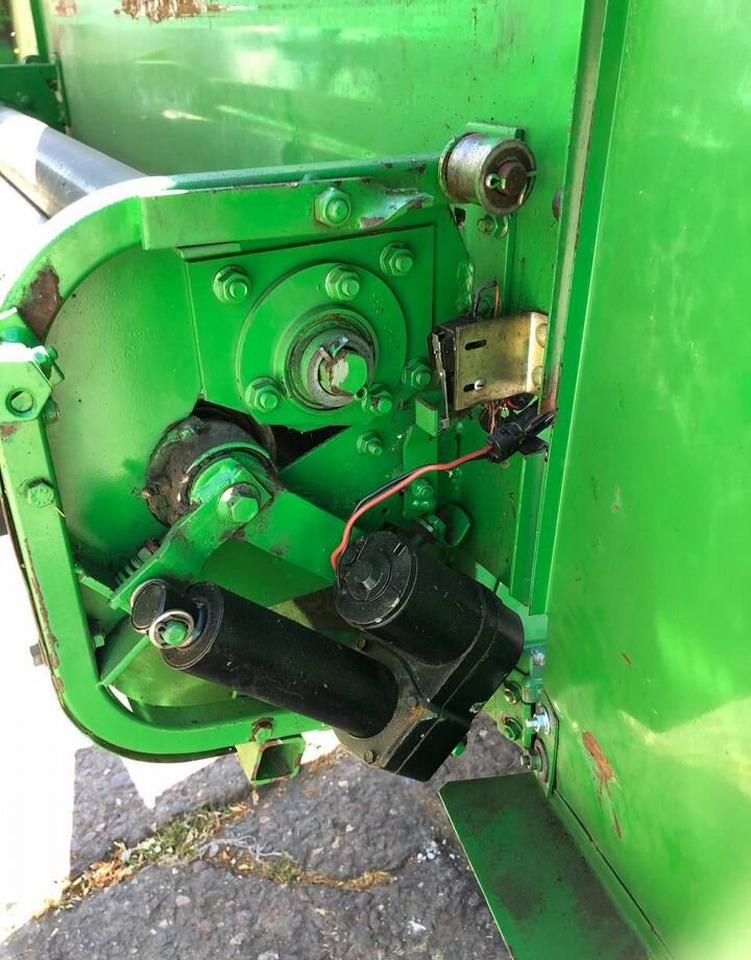 Пресс-подборщик рулонный John Deere 590: фото 9